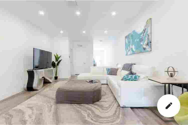 private room. Modern home. 2 mi