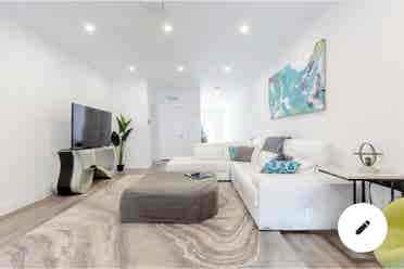 private room. Modern home. 2 mi