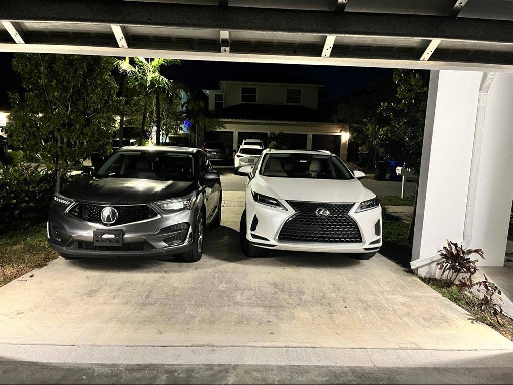 private room. Modern home. 2 mi