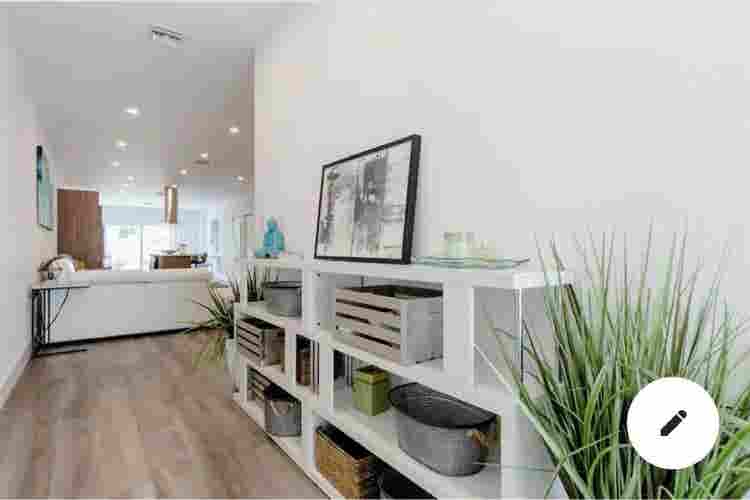 private room. Modern home. 2 mi