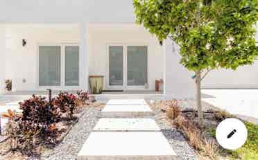 private room. Modern home. 2 mi
