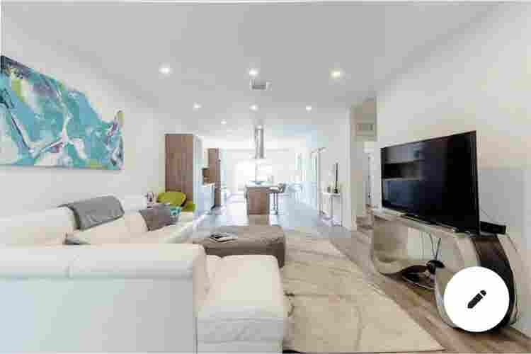 private room. Modern home. 2 mi