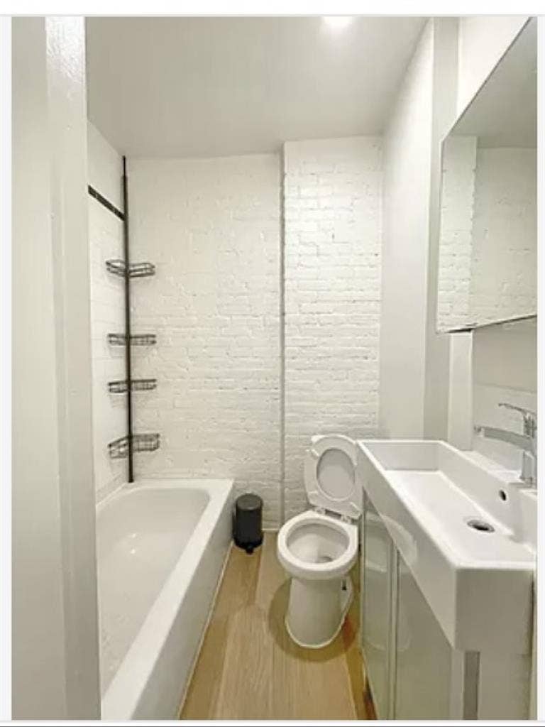 LES apt for rent