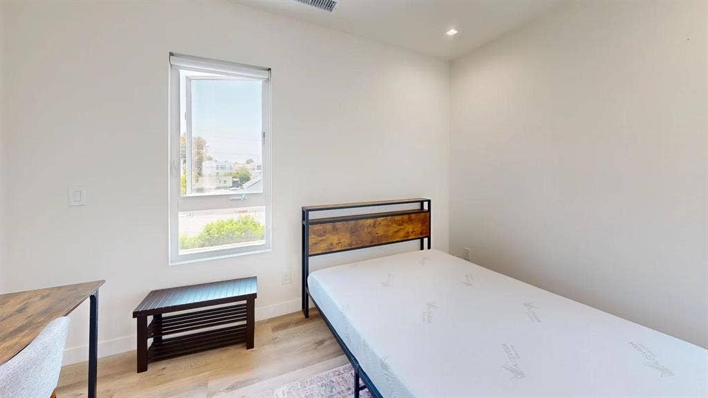 1 BR in Los Angeles