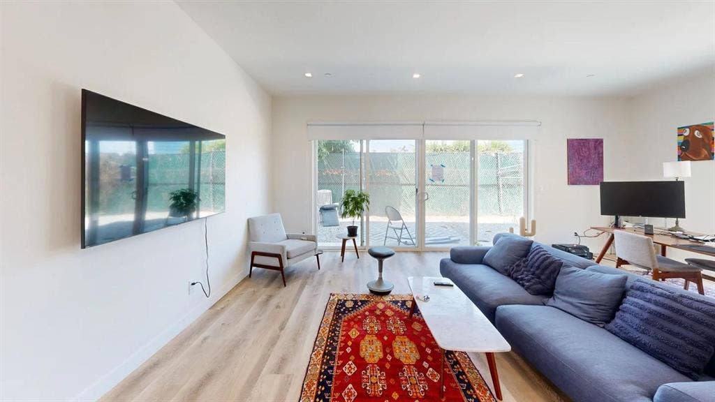 1 BR in Los Angeles