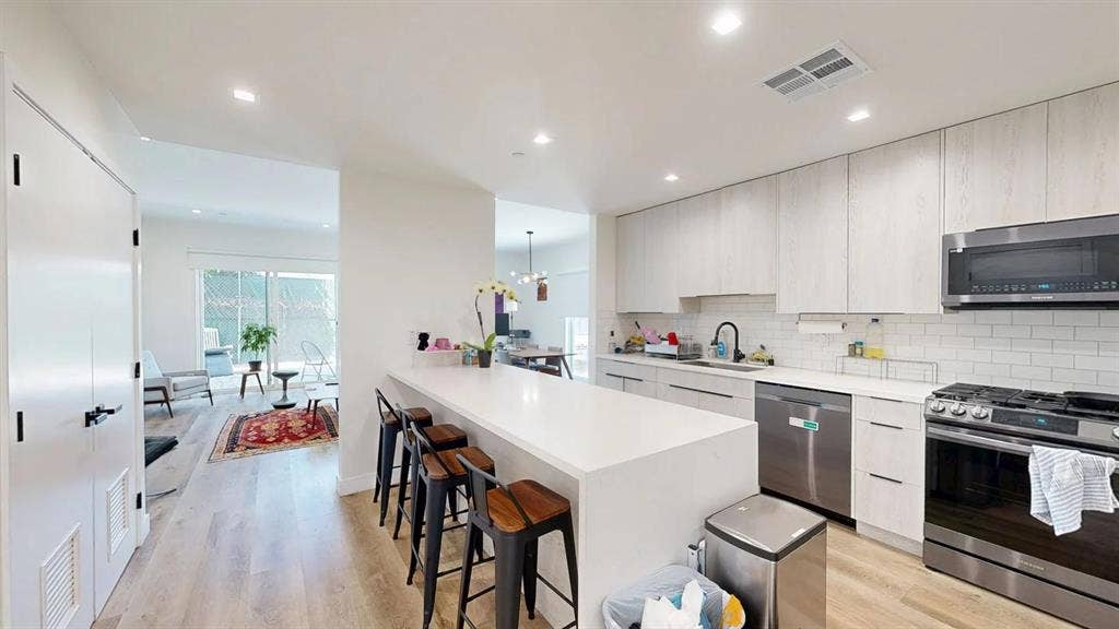 1 BR in Los Angeles