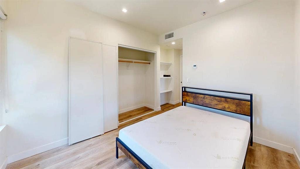 1 BR in Los Angeles