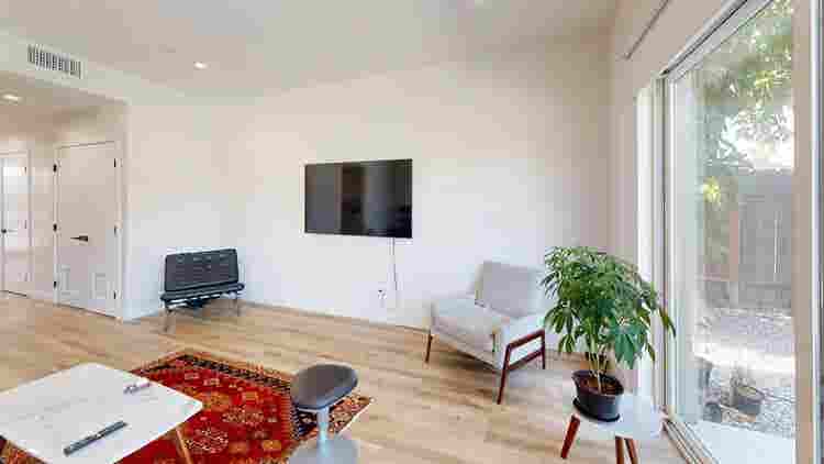 1 BR in Los Angeles