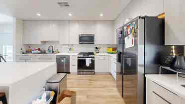 1 BR in Los Angeles