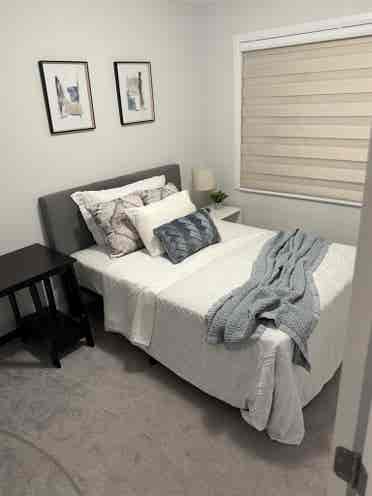 Cozy room in the heart of Kanata