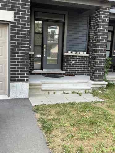 Cozy room in the heart of Kanata