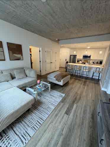 B for Sublease - Uptown Chicago
