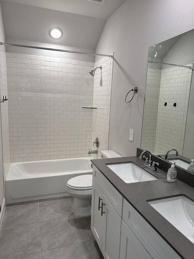 Private Room in Townhome