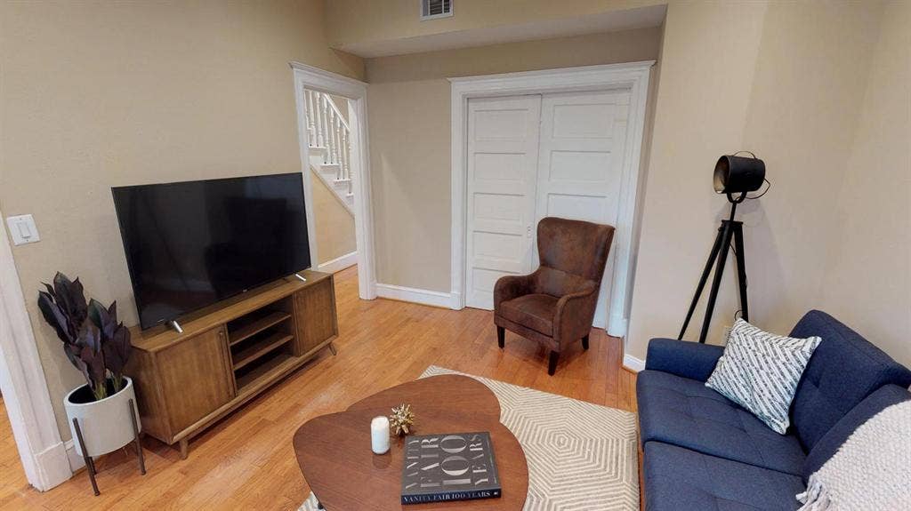 1 BR in Washington