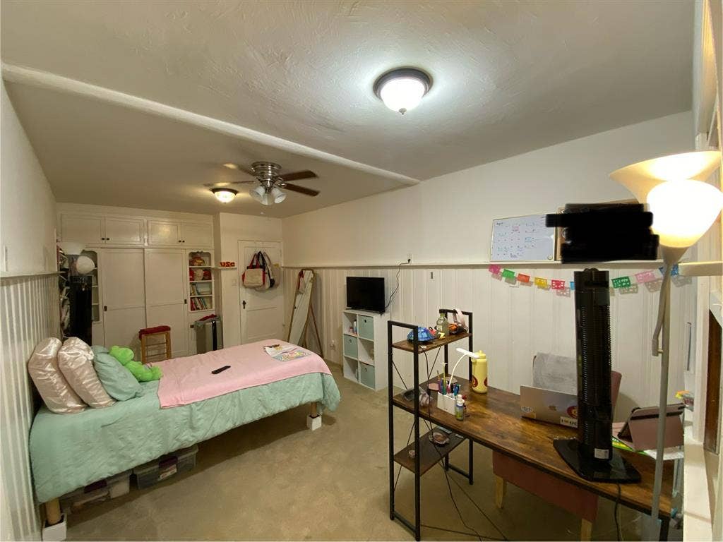Seeking FEMALE  to share 3BR house
