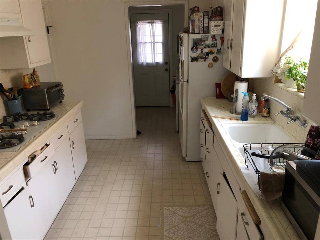 Seeking FEMALE  to share 3BR house