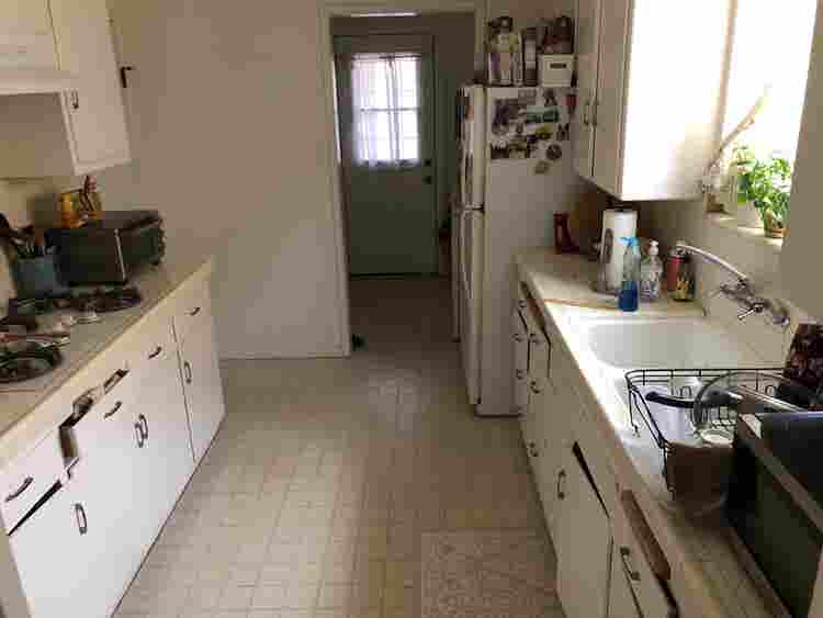 Seeking FEMALE  to share 3BR house