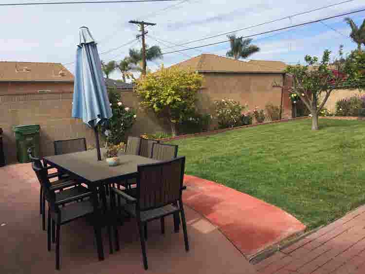 Seeking FEMALE  to share 3BR house