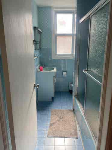 Room In Woodside, NY Available 