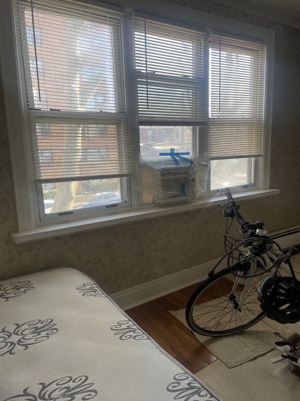Room In Woodside, NY Available