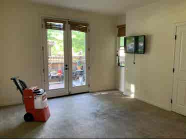 Large private room/full bathroom