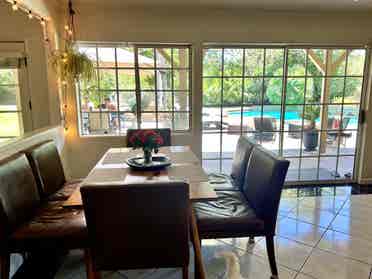 🏡 Shared Room in Poolside Retreat
