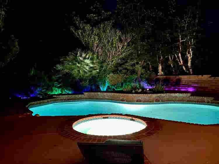 🏡 Shared Room in Poolside Retreat