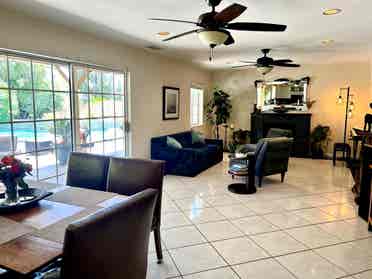 🏡 Shared Room in Poolside Retreat