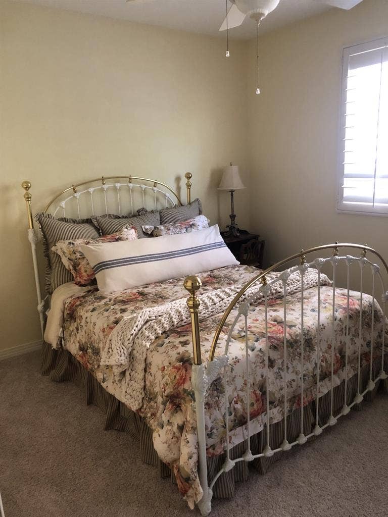Cute cottage Furnished RoomforRent
