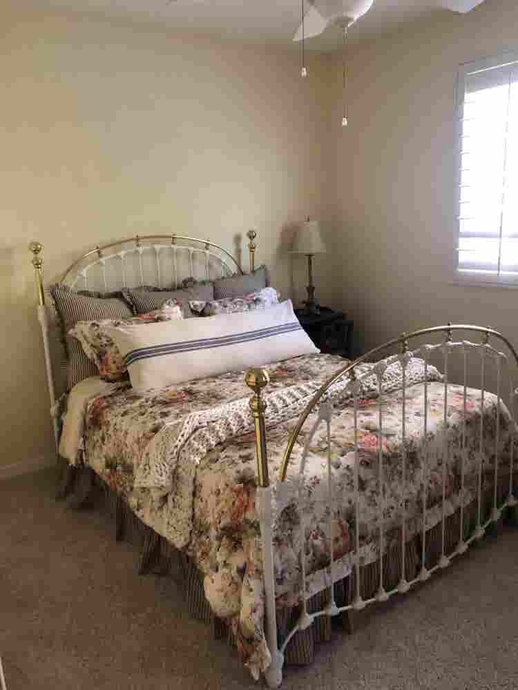 Cute cottage Furnished RoomforRent