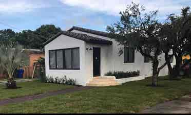 Rental house near Coral Gables