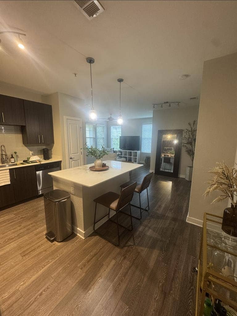 Needing a FEMALE roommate
