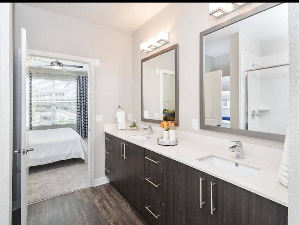 Needing a FEMALE roommate