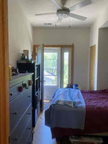 LF roommate in Rogers Park!
