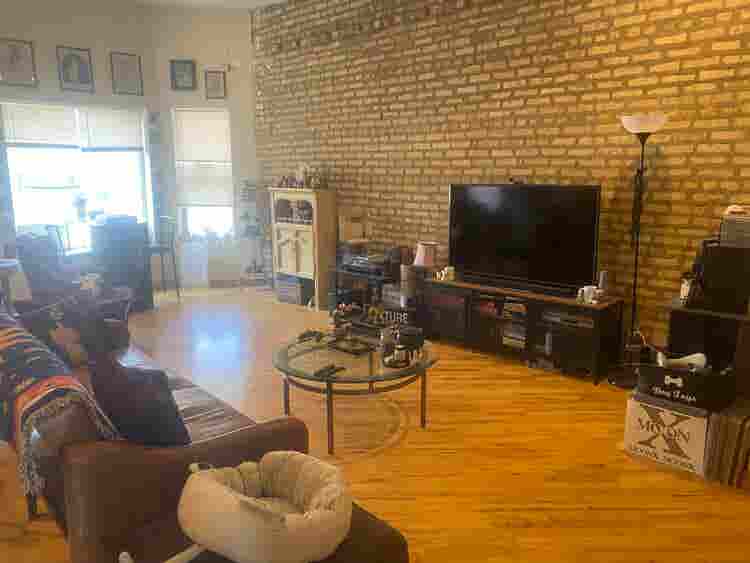 LF roommate in Rogers Park!