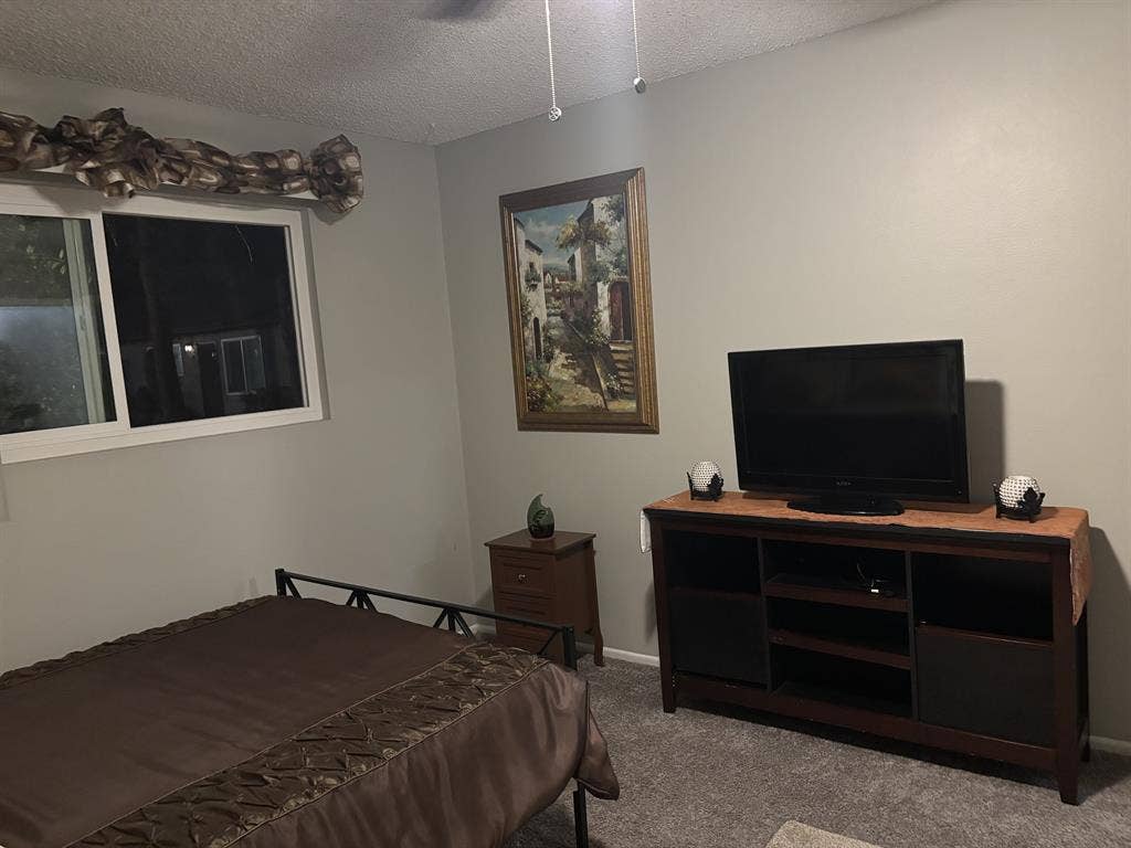 Furnished room in Brea. Women only
