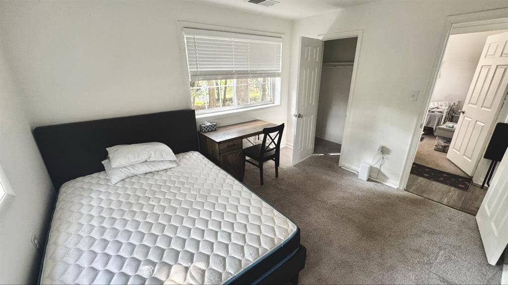 Looking for roommate