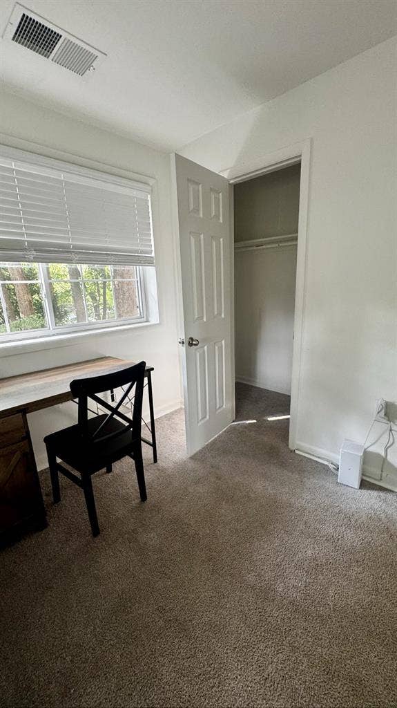 Looking for roommate