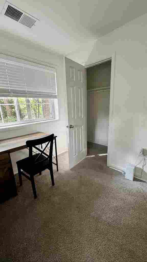 Looking for roommate