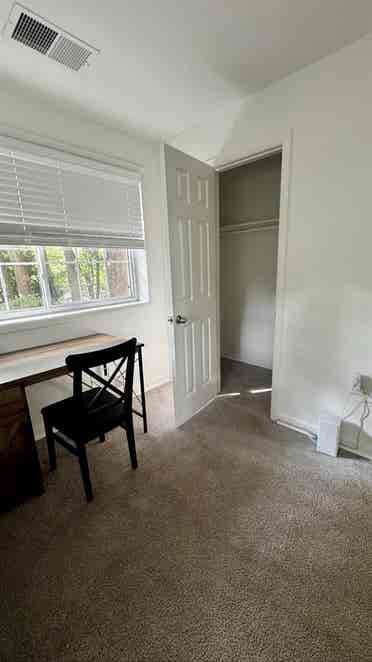 Looking for roommate