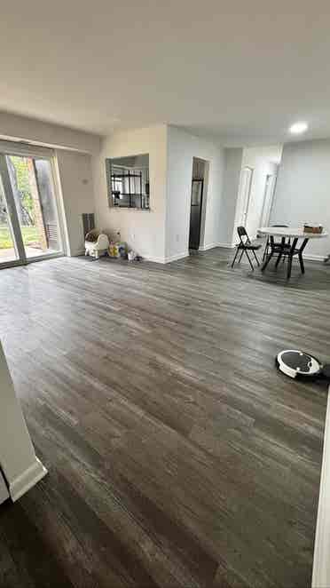 Looking for roommate