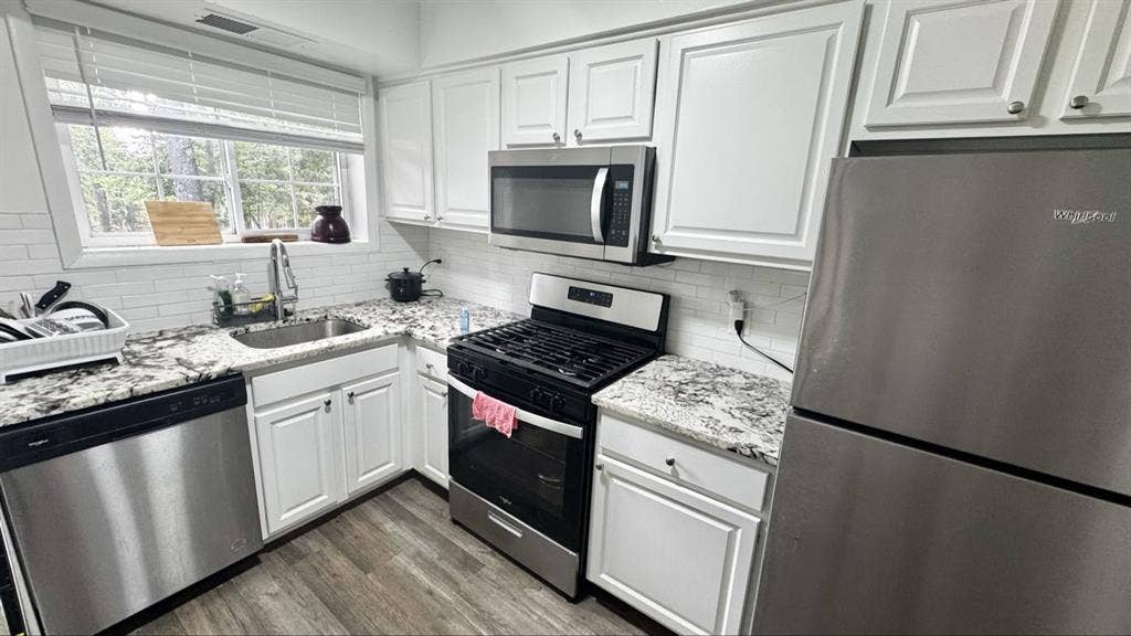 Looking for roommate
