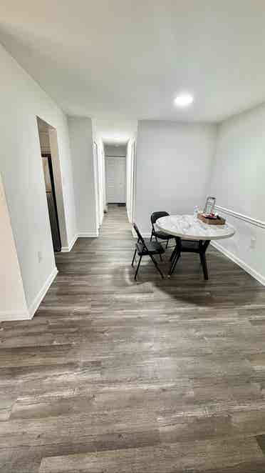 Looking for roommate