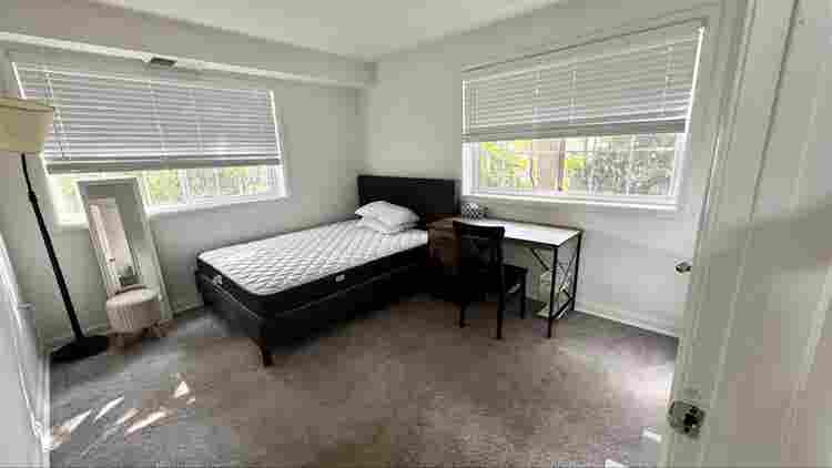 Looking for roommate
