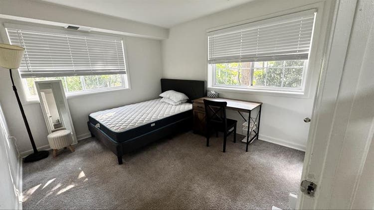 Looking for roommate