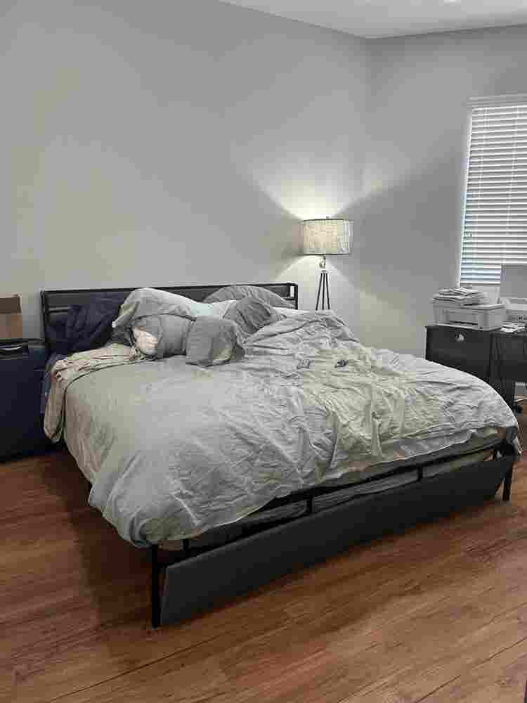 1 Master bed + 1 bath + livingroom