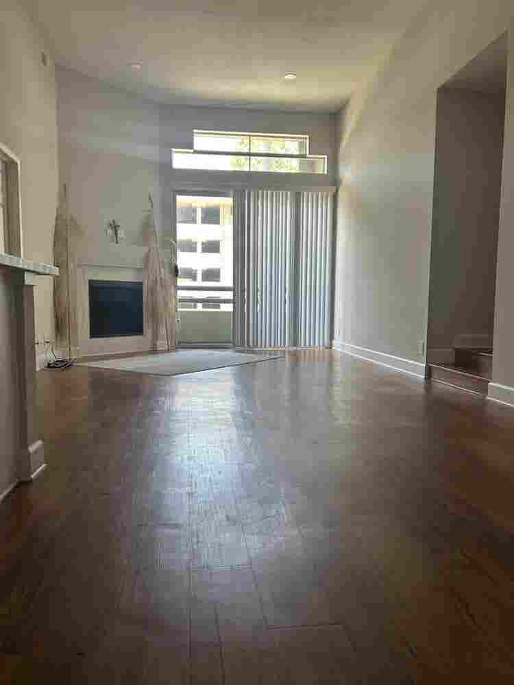 1 Master bed + 1 bath + livingroom