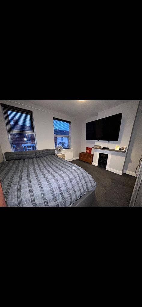Large Double Bed Room - BILLS INC