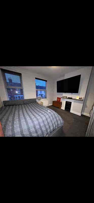 Large Double Bed Room - BILLS INC