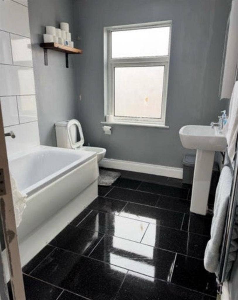 Large Double Bed Room - BILLS INC
